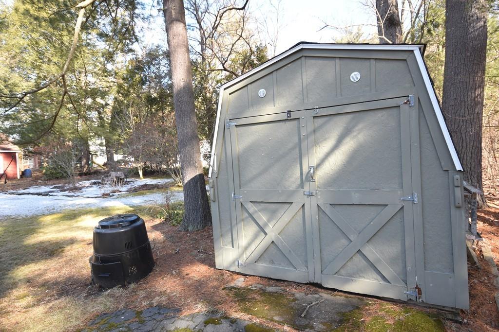 16 Heatherstone Road Amherst, MA 01002 - Photo 33 of 37