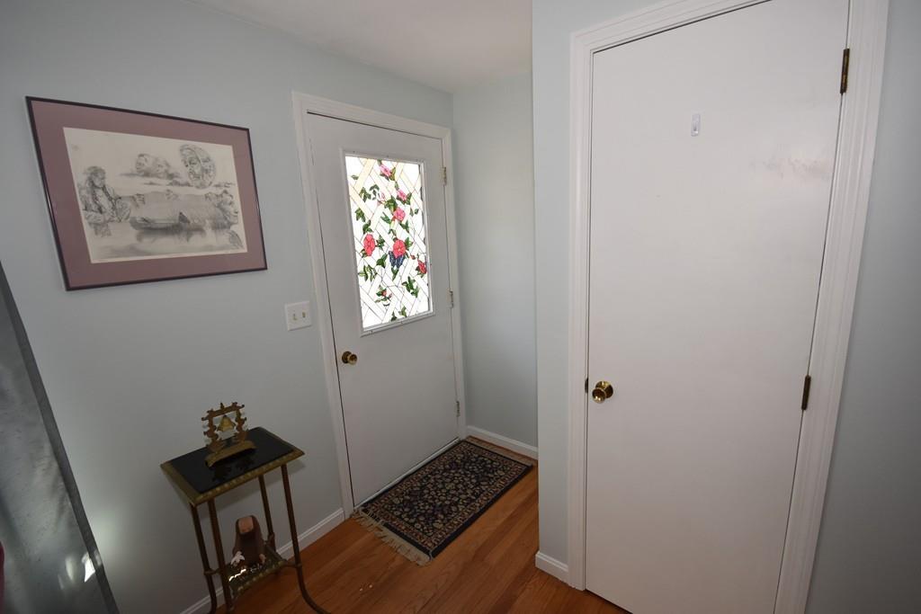 16 Heatherstone Road Amherst, MA 01002 - Photo 4 of 37