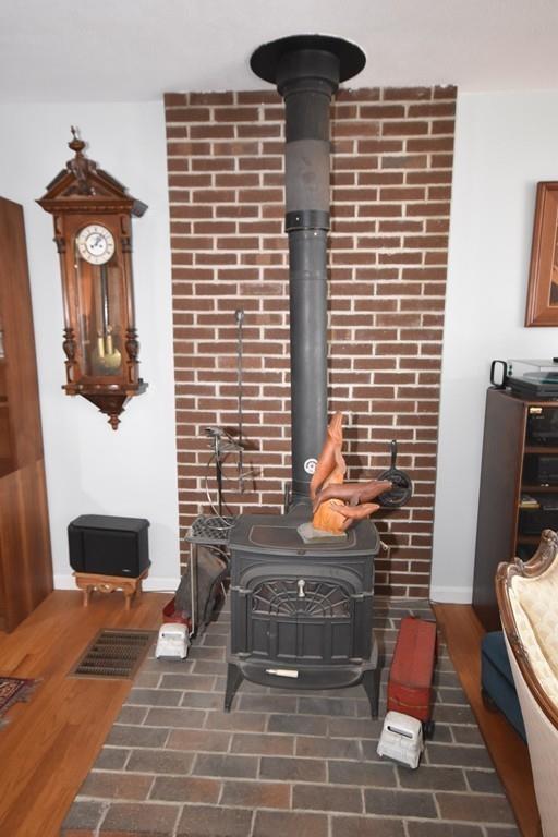 16 Heatherstone Road Amherst, MA 01002 - Photo 7 of 37