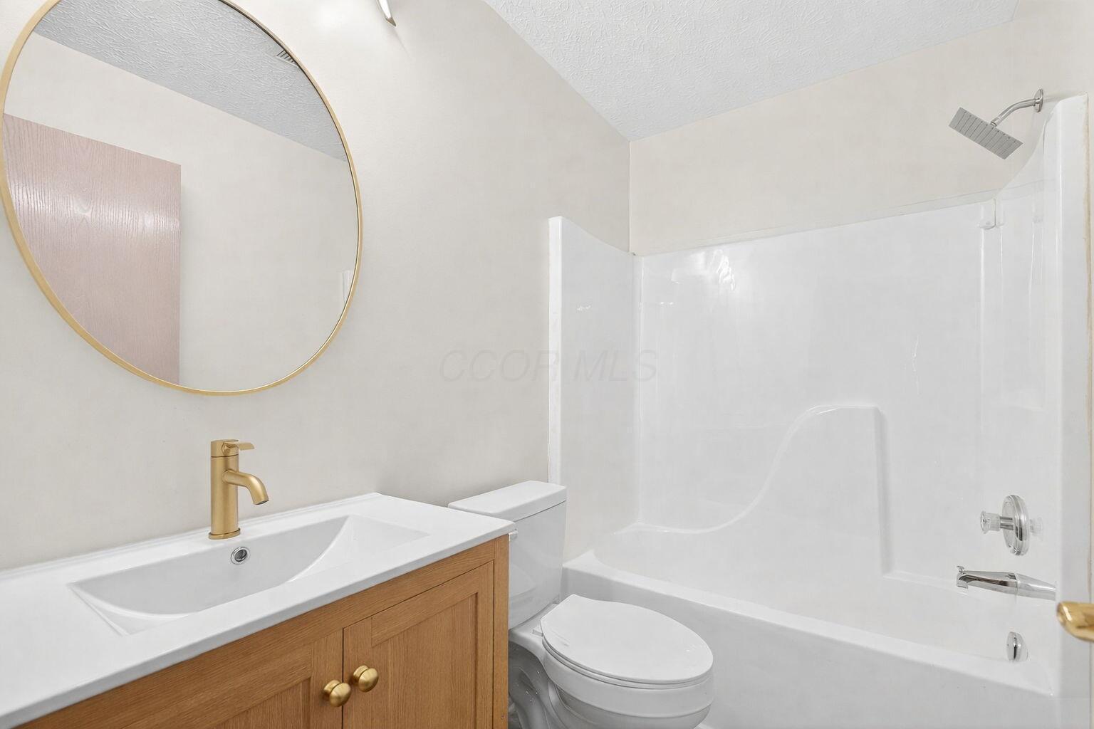 2064 Waymont Road Columbus, OH 43229 - Photo 29 of 31 Primary Bathroom