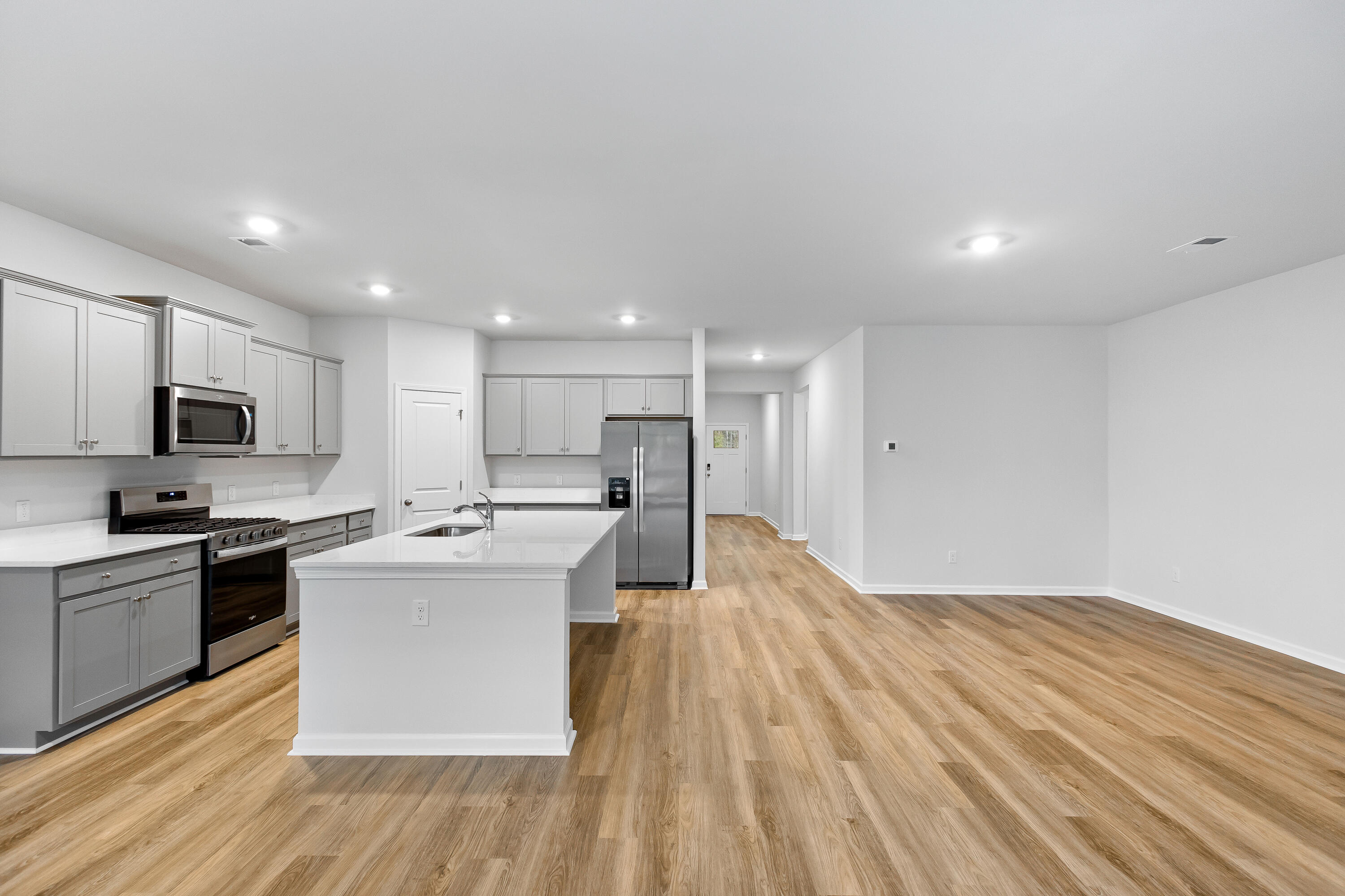 105 Morning View Way Moncks Corner, SC 29461 - Photo 8 of 24 156 Grouper Ln Interior_17