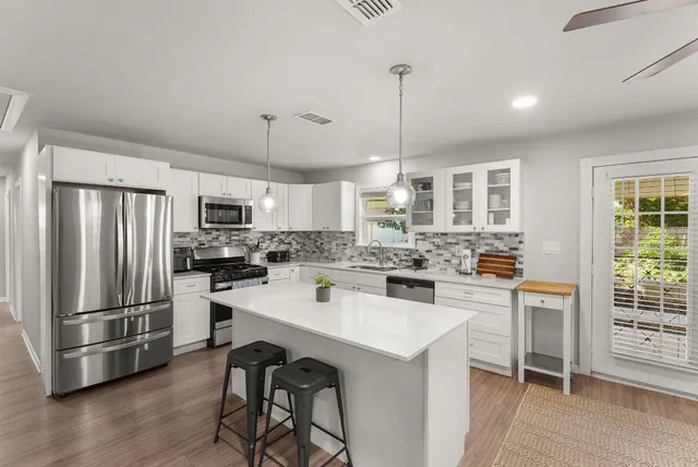 $550,000 | 2207 North Plains Avenue, Austin, TX 78757