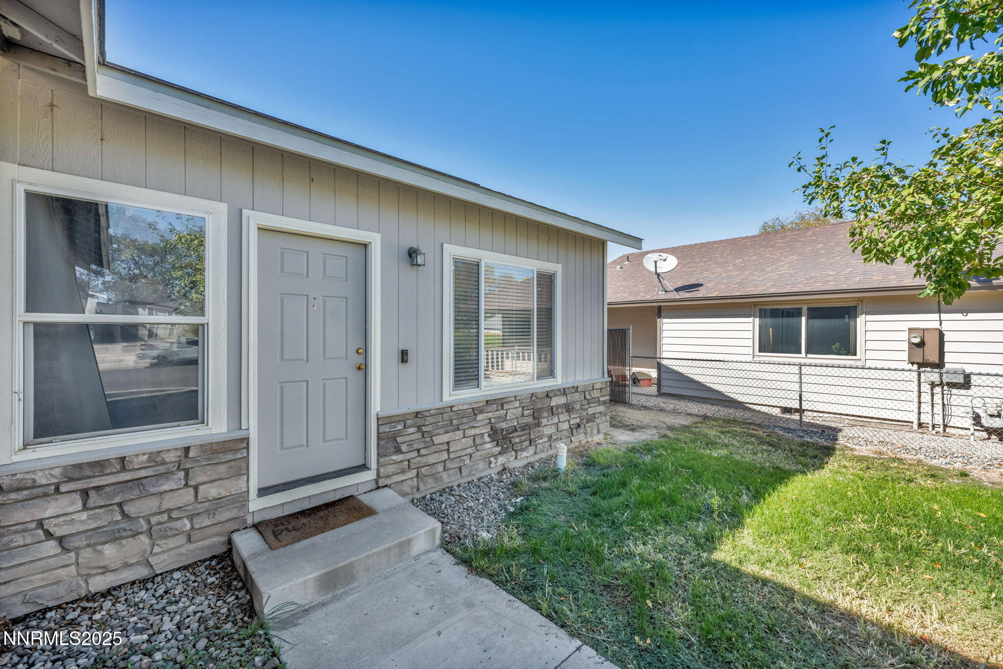 1295 Eider Circle Fallon, NV 89406 - Photo 4 of 37 a backyard of a house with yard and outdoor seating
