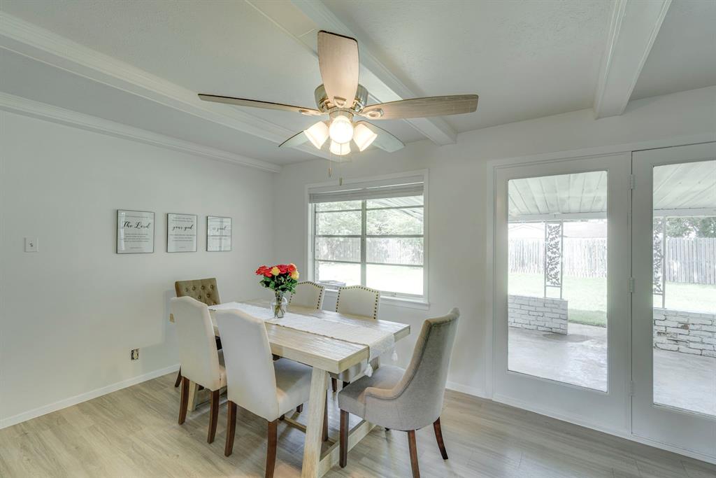 1425 Ridgecrest Drive Midlothian, TX 76065 - Photo 7 of 33 Lots of natural light and easy access to the back patio when grilling.