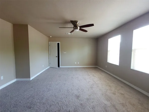 $2,300 | 213 Mary Max Circle, San Marcos, TX 78666