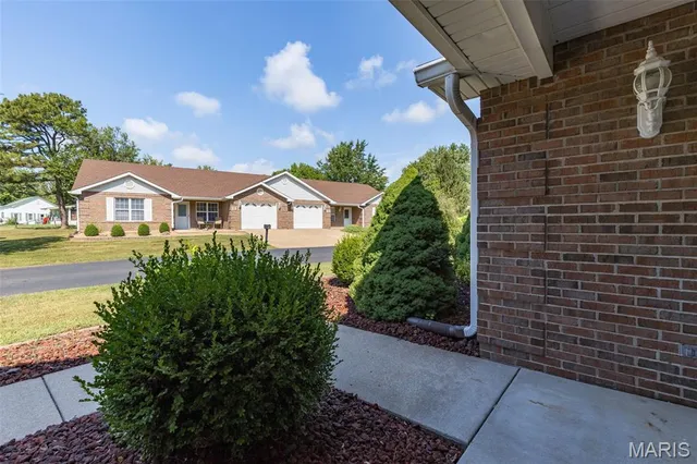 $189,900 | 530 Ashbrook Drive, Unit 18, Farmington, MO 63640