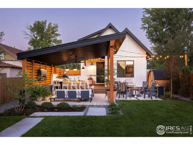 a view of outdoor space yard deck and patio