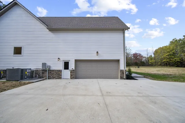 $679,900 | 2969 Lights Chapel Road, Greenbrier, TN 37073