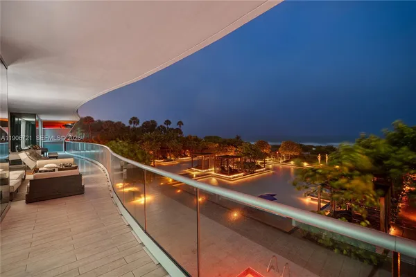 a view of an outdoor space