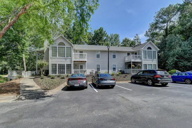 $184,900 | 102 Gettysburg Place, Sandy Springs, GA 30350