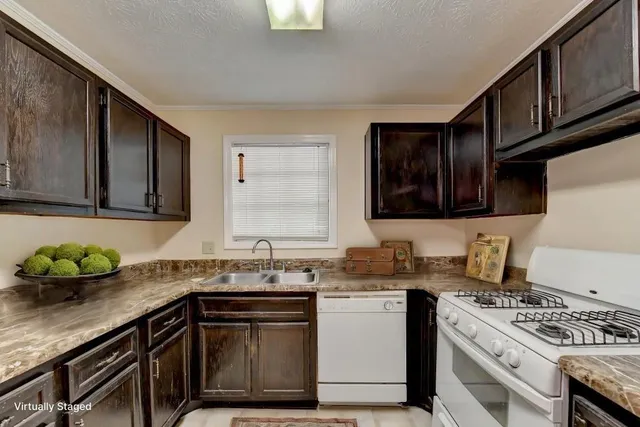 $169,900 | 102 Gettysburg Place, Sandy Springs, GA 30350