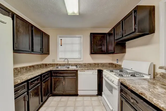 $169,900 | 102 Gettysburg Place, Sandy Springs, GA 30350