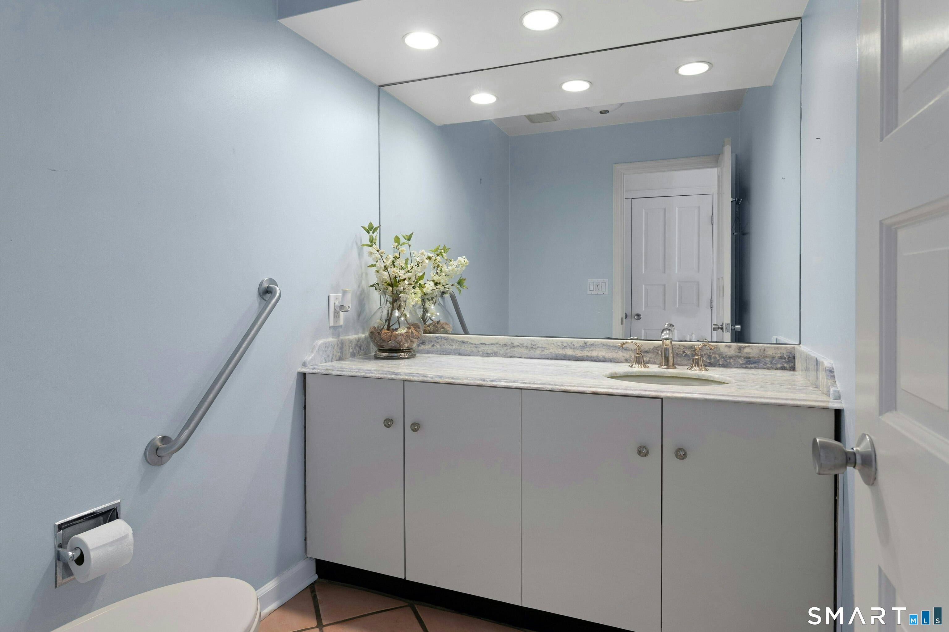 1845 Fairfield Beach Road Fairfield, CT 06824 - Photo 16 of 33 Gallery Image 16