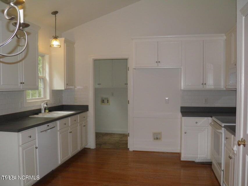 632 Compton Lane Rocky Mount, NC 27804 - Photo 11 of 35 a spacious bathroom with a granite countertop sink and a mirror