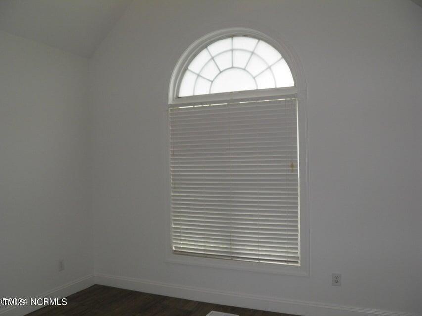 632 Compton Lane Rocky Mount, NC 27804 - Photo 18 of 35 an empty room with a window