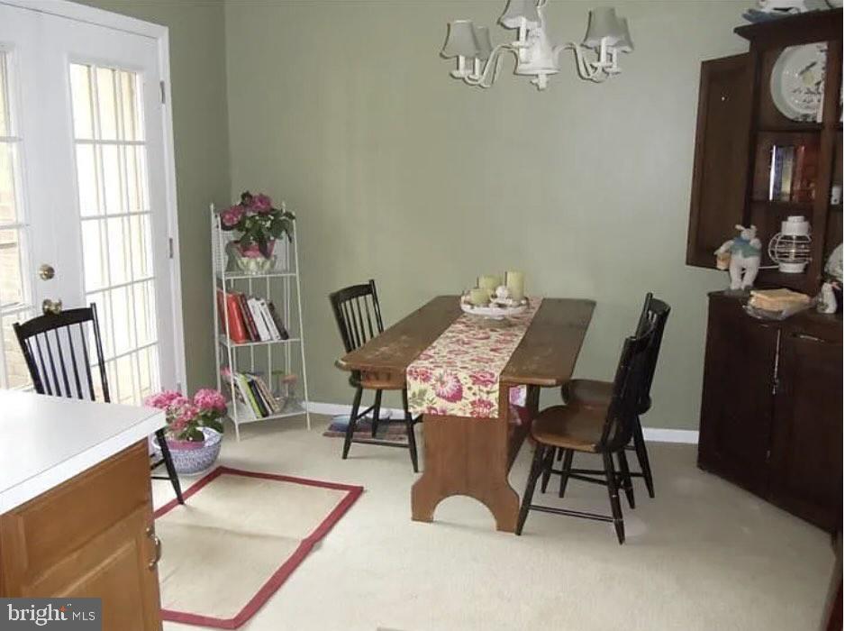 15 Rampart Drive Wayne, PA 19087 - Photo 4 of 11 Charming dining nook with natural light.