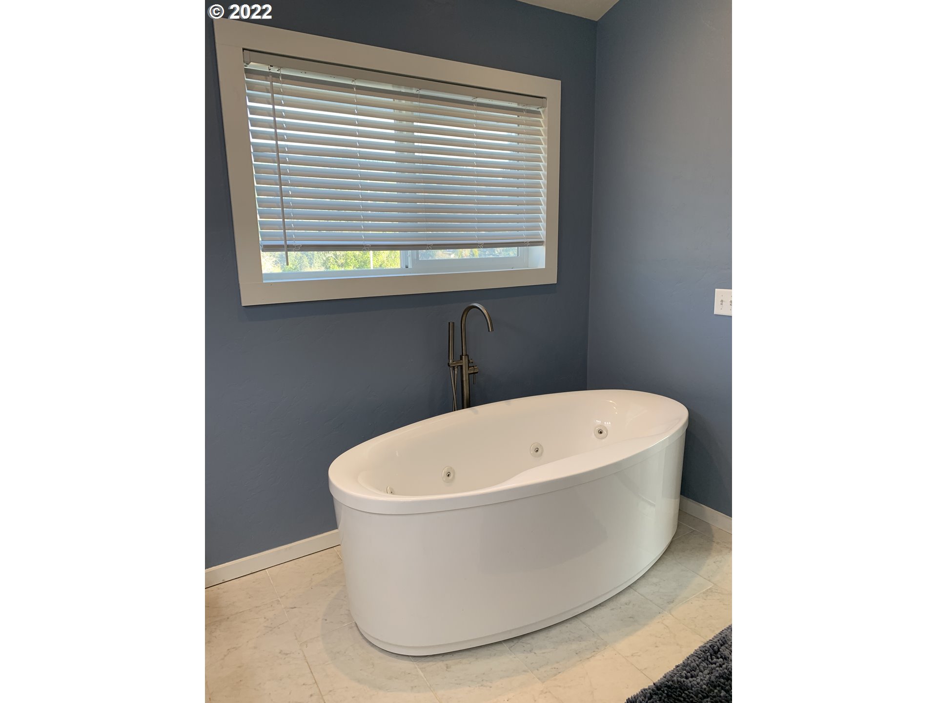246 Lundeen Road Brookings, OR 97415 - Photo 11 of 24 Bathroom