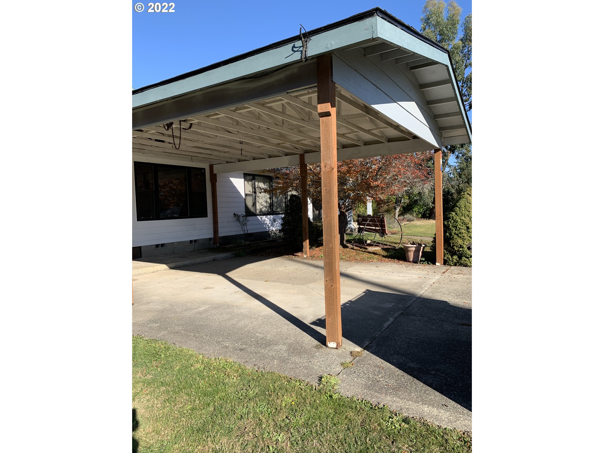 246 Lundeen Road Brookings, OR 97415 - Photo 13 of 24 Carport