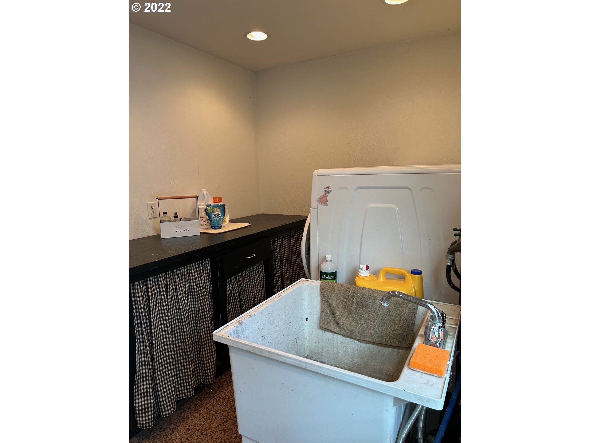 246 Lundeen Road Brookings, OR 97415 - Photo 24 of 24 Laundry