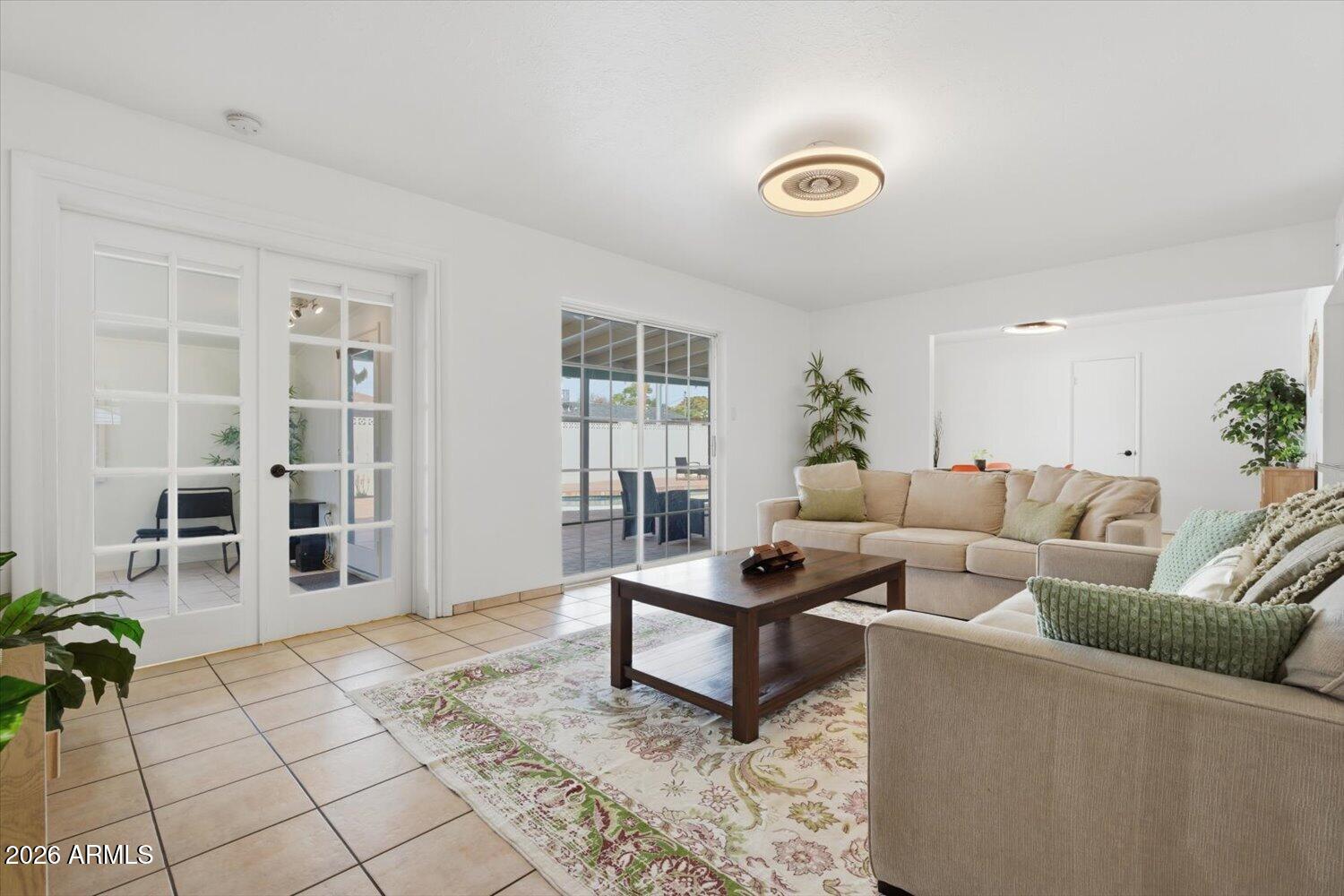 934 East Berridge Lane Phoenix, AZ 85014 - Photo 10 of 29 a living room with furniture