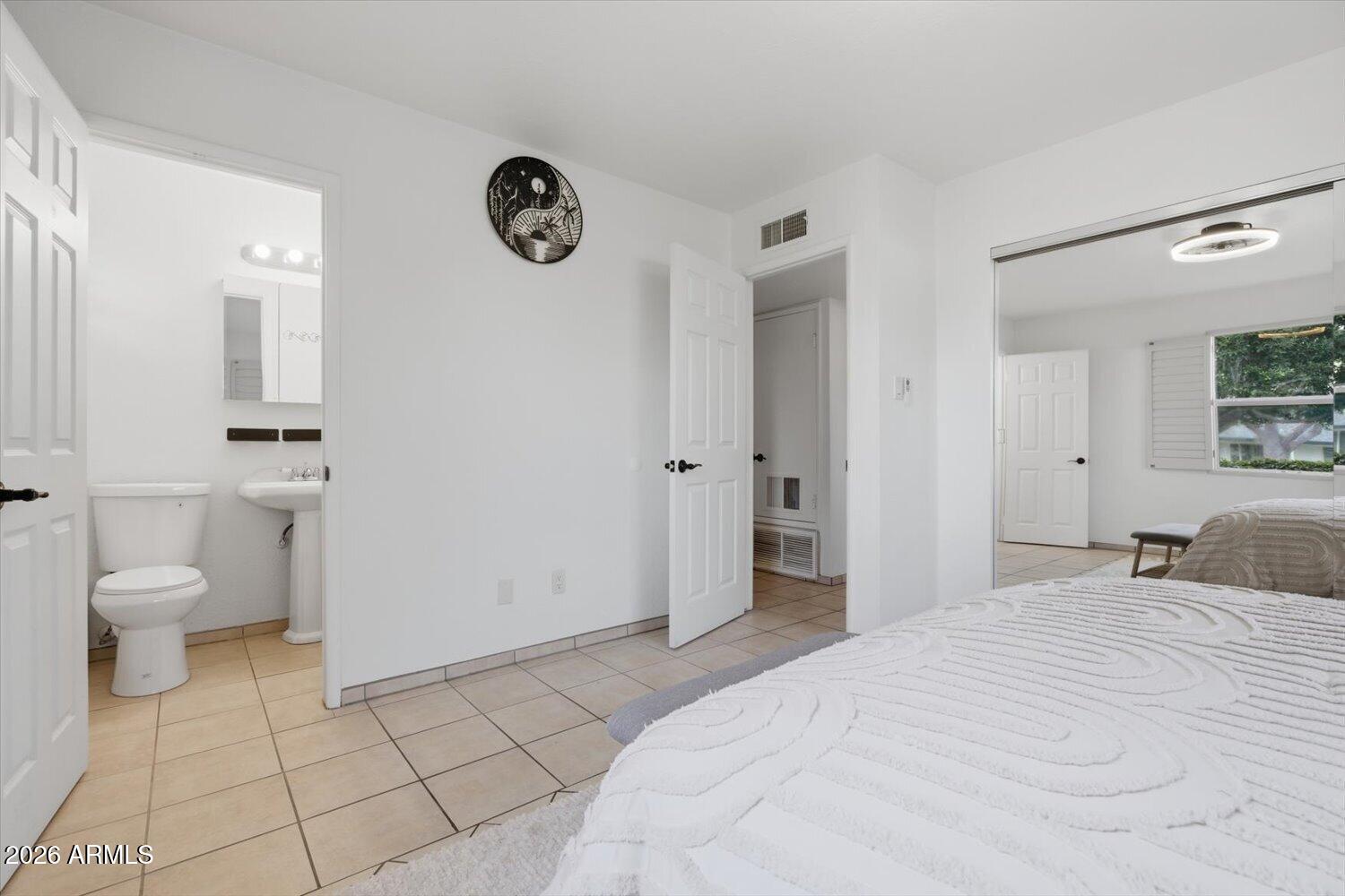 934 East Berridge Lane Phoenix, AZ 85014 - Photo 16 of 29 a bedroom with a bed and a view of bathroom