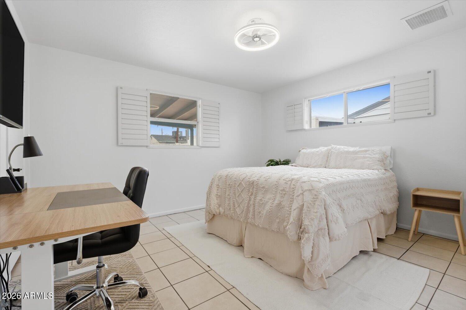 934 East Berridge Lane Phoenix, AZ 85014 - Photo 21 of 29 a bedroom with a bed and a chair
