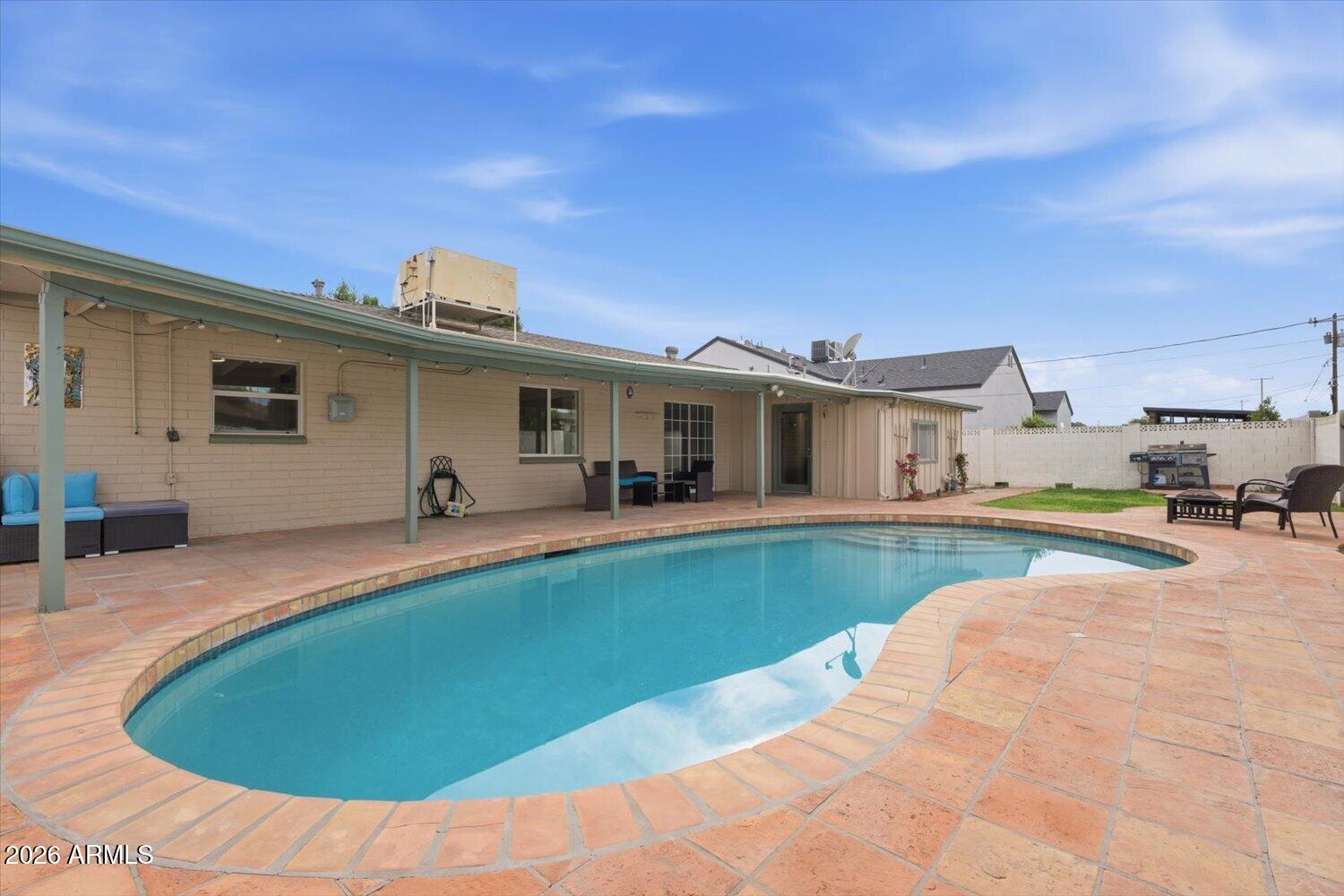 934 East Berridge Lane Phoenix, AZ 85014 - Photo 25 of 29 a view of a house with swimming pool and a back yard