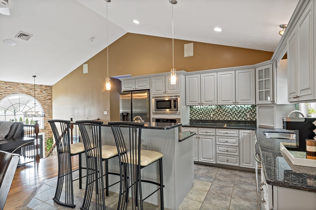 1084 Laurel Street Fall River, MA 02721 - Photo 13 of 42