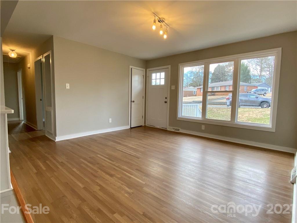 723 Tilden Road Charlotte, NC 28214 - Photo 5 of 20 Gallery Image 5