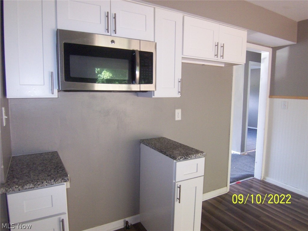2083 Green Road Cleveland, OH 44121 - Photo 12 of 33