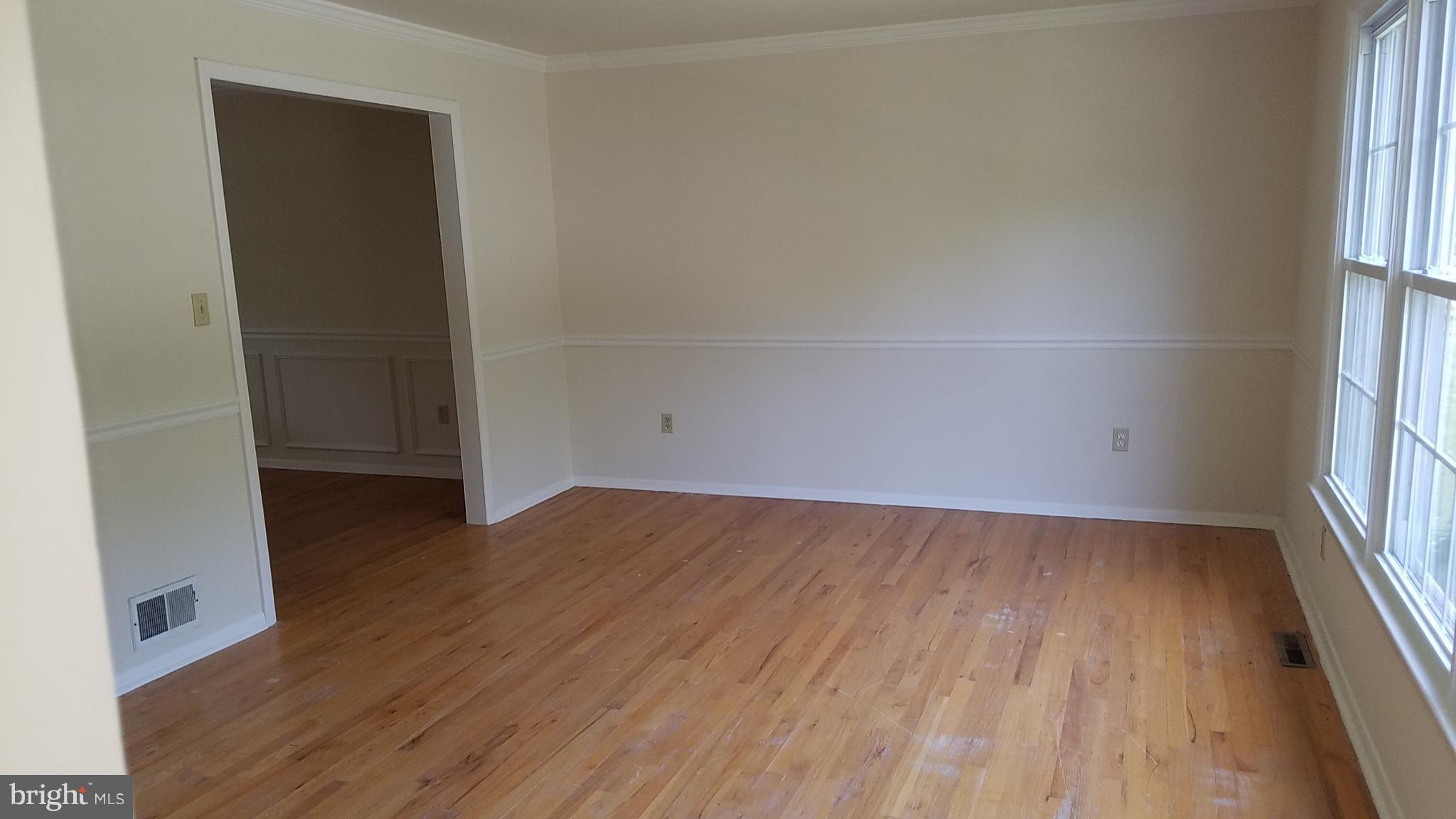 10859 Sandringham Road Cockeysville, MD 21030 - Photo 6 of 20 Living Room