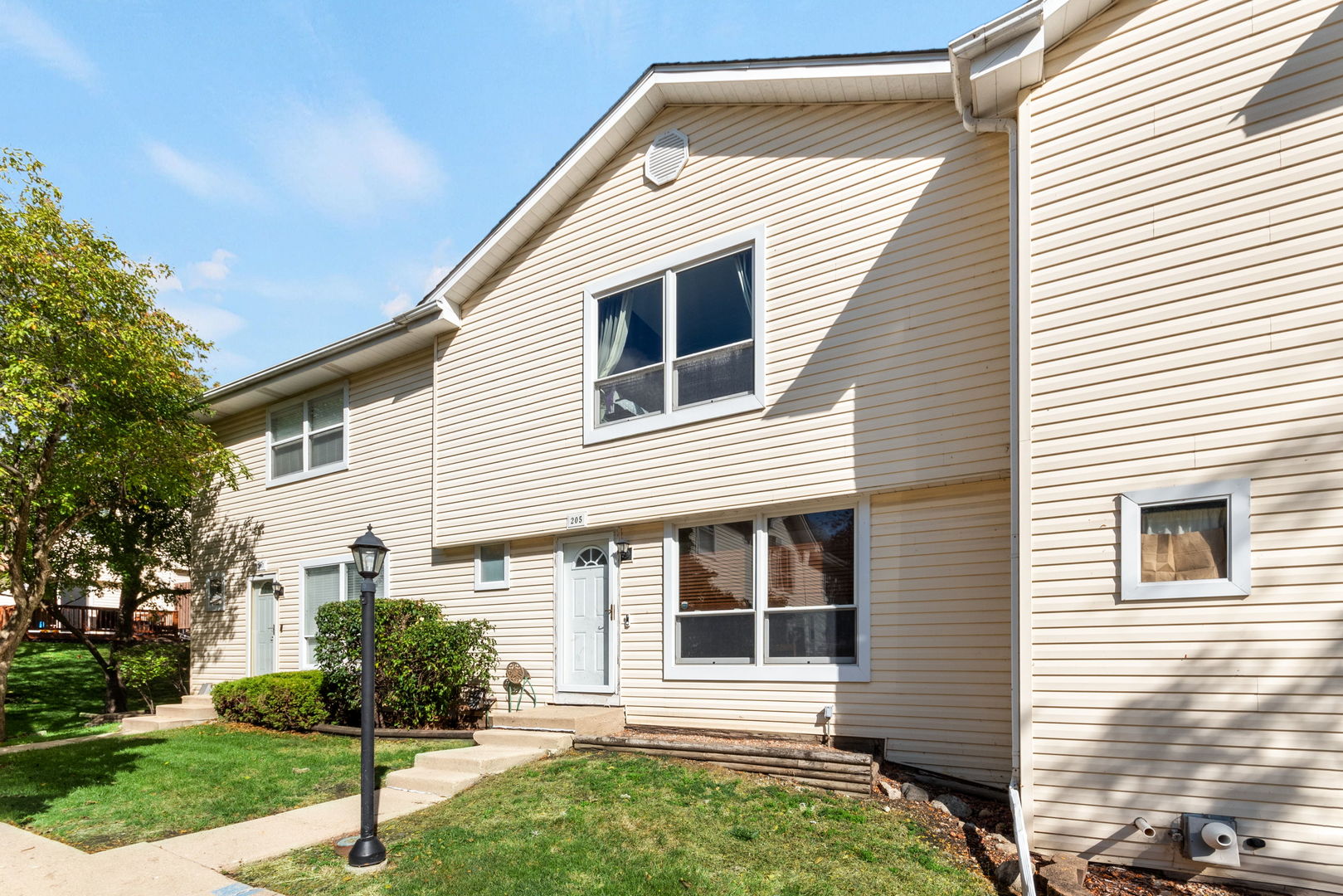 205 Raintree Court Aurora, IL 60504 - Photo 2 of 31 Gallery Image 2