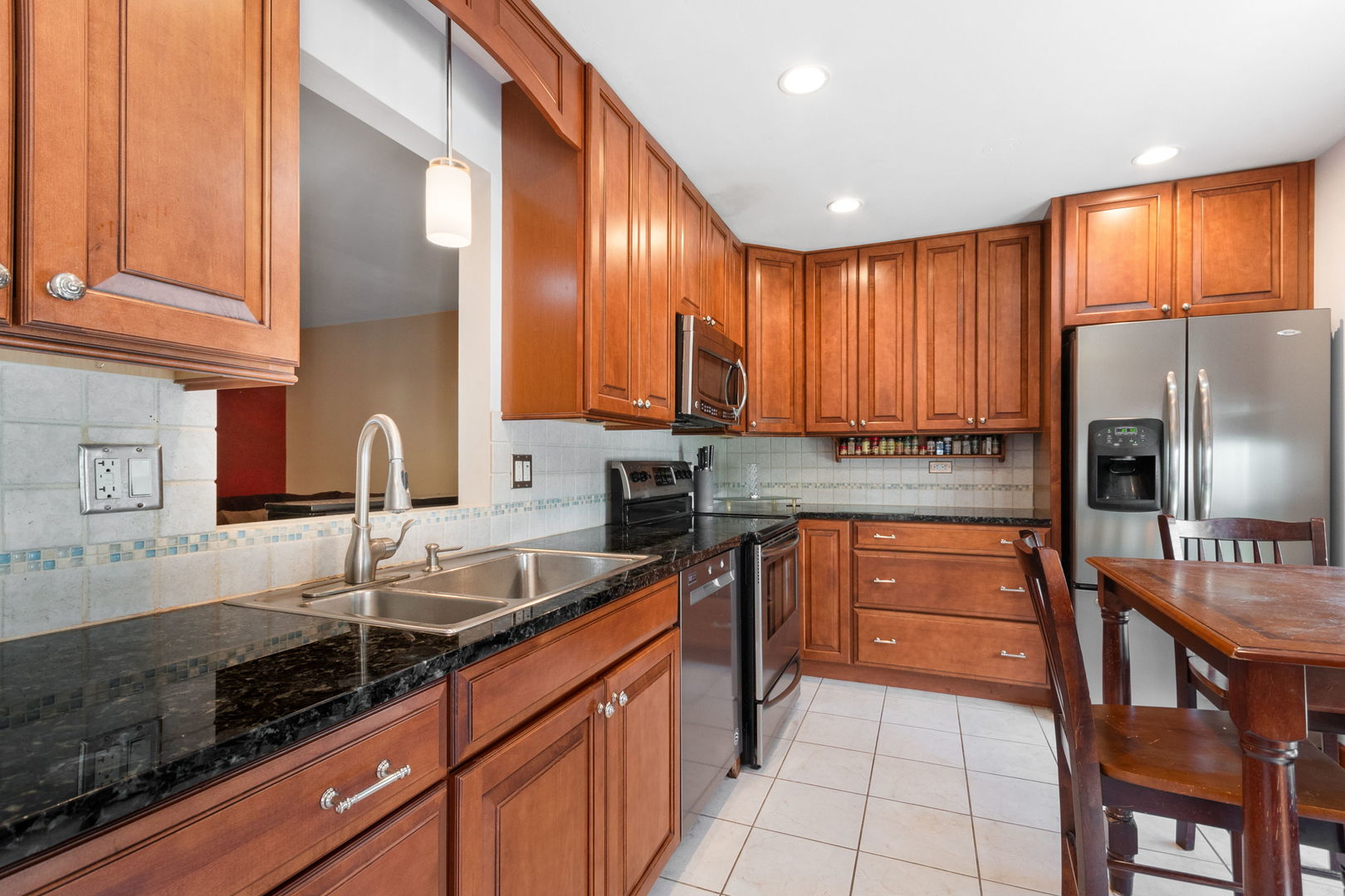 205 Raintree Court Aurora, IL 60504 - Photo 3 of 31 Gallery Image 3
