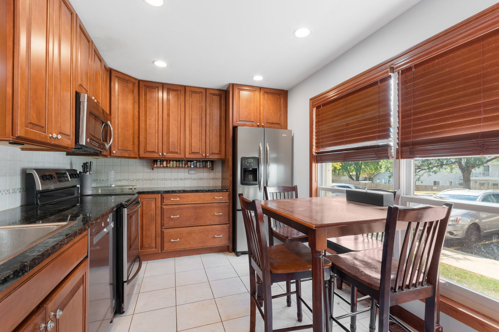 205 Raintree Court Aurora, IL 60504 - Photo 4 of 31 Gallery Image 4