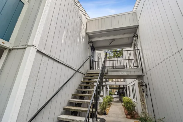 $200,000 | 750 Del Verde Circle, Unit 6, Sacramento, CA 95833
