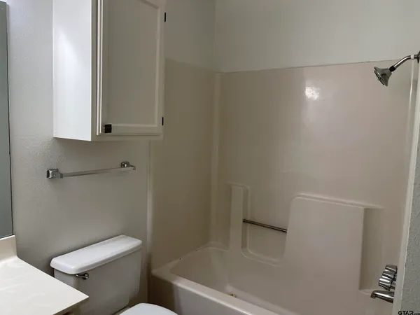 $1,600 | 943 Creekside Drive, Tyler, TX 75703