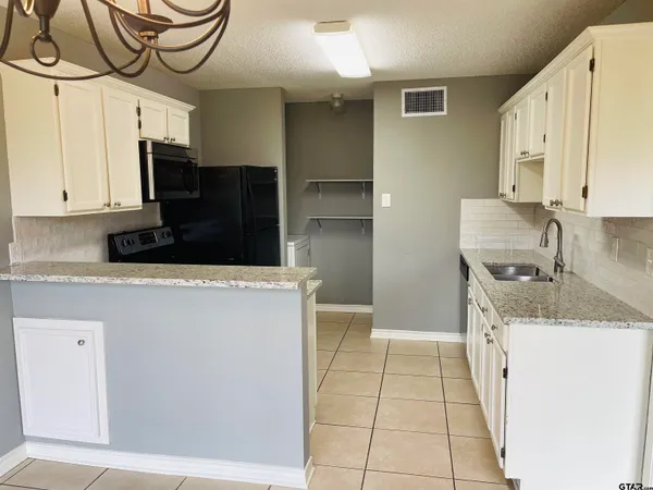 $1,600 | 943 Creekside Drive, Tyler, TX 75703