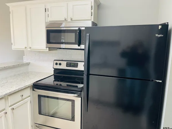 $1,600 | 943 Creekside Drive, Tyler, TX 75703