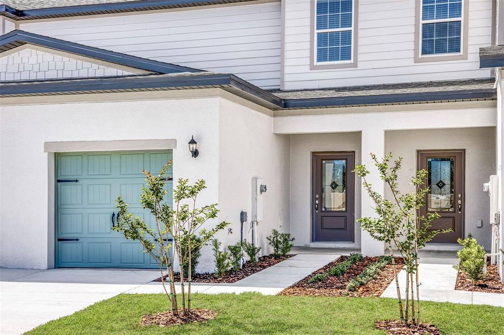 696 Poppy Lane Dundee, FL 33838 - Photo 2 of 16 a front view of a house
