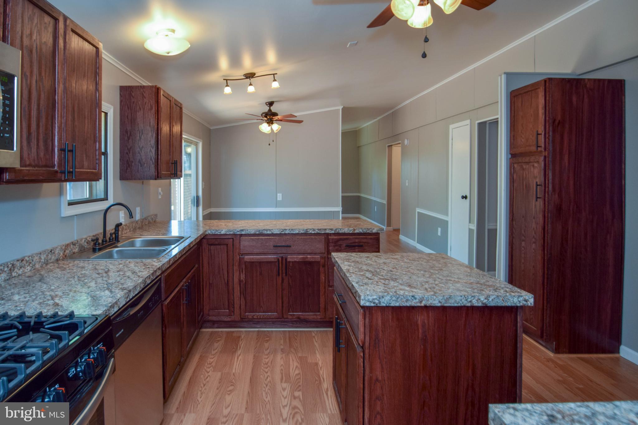 64 Gemmill Road Delta, PA 17314 - Photo 9 of 44 Handy kitchen island