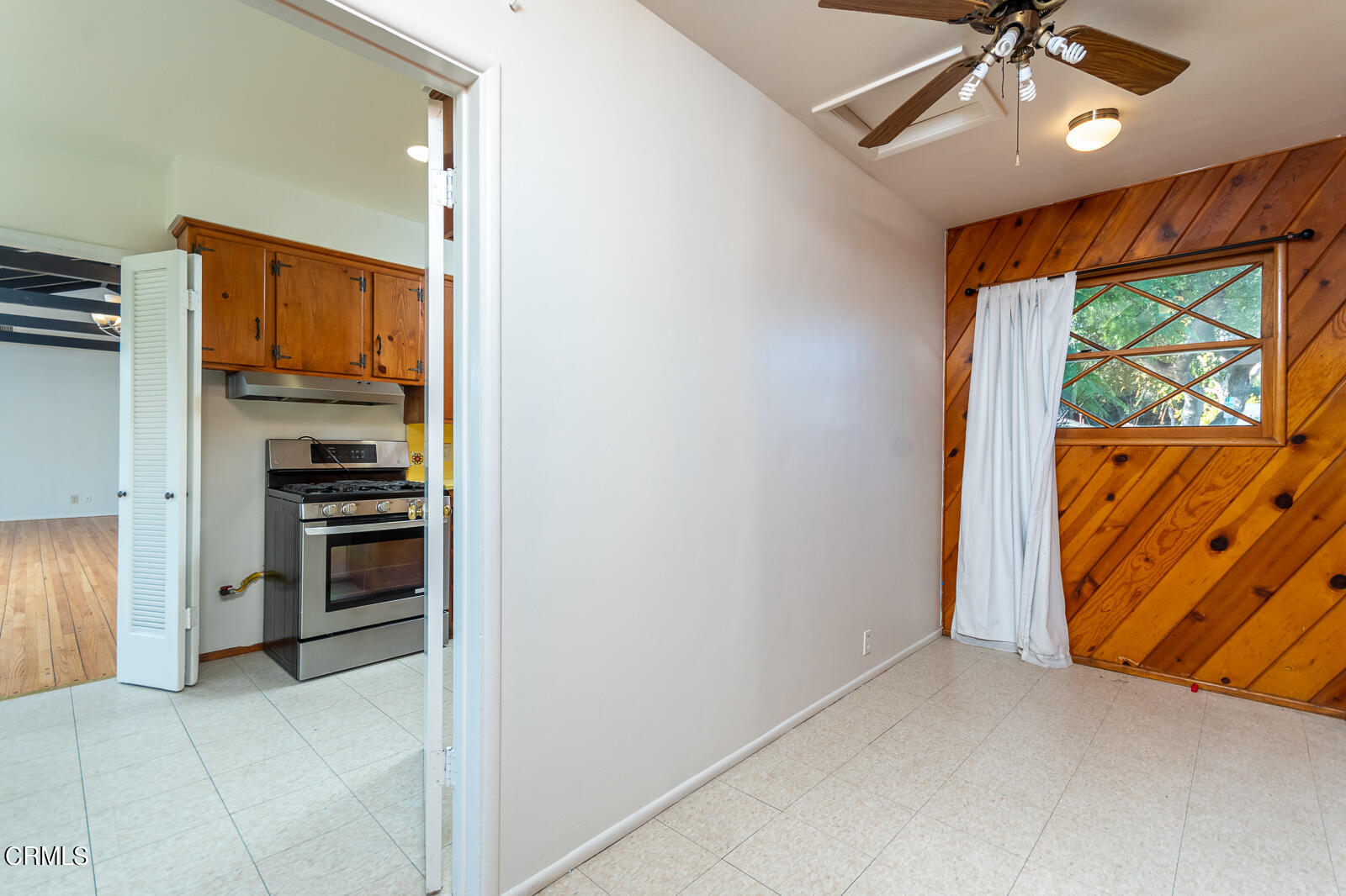 4516 Daleridge Road La Canada Flintridge, CA 91011 - Photo 17 of 22 a view of kitchen and front door