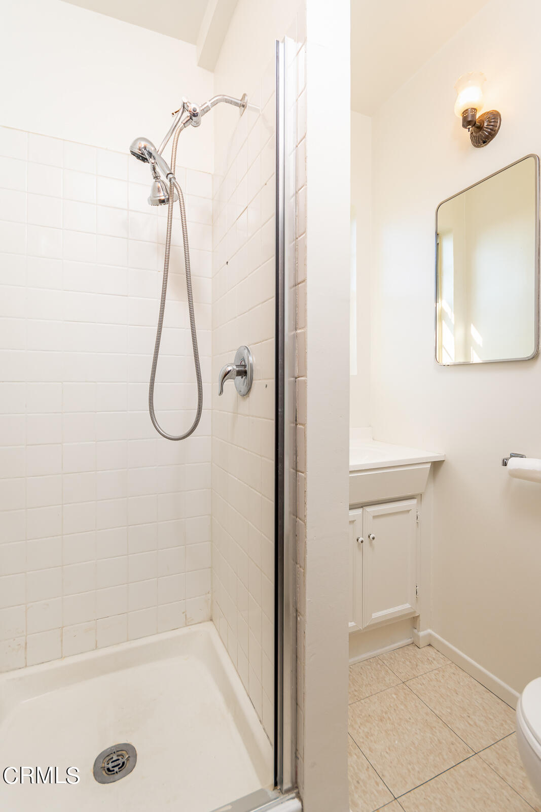 4516 Daleridge Road La Canada Flintridge, CA 91011 - Photo 19 of 22 a bathroom with a bath tub and shower
