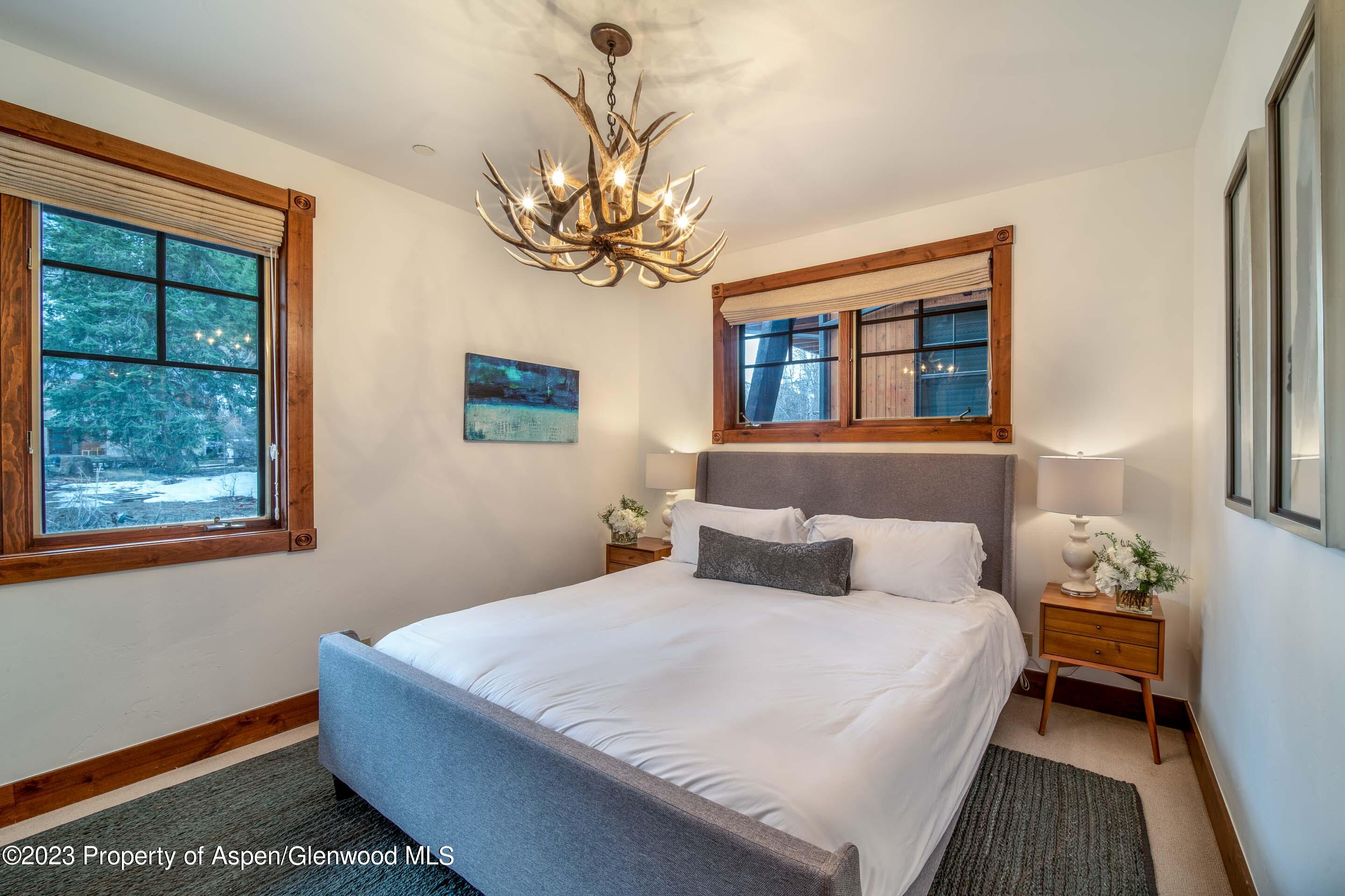 503 West Main Street, Unit B101 Aspen, CO 81611 - Photo 6 of 16 a bedroom with a large bed and a window