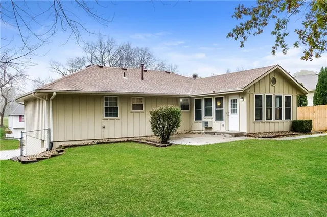 $2,360 | 10423 North Cherry Drive, Kansas City, MO 64155