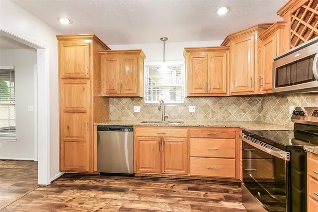 $2,360 | 10423 North Cherry Drive, Kansas City, MO 64155