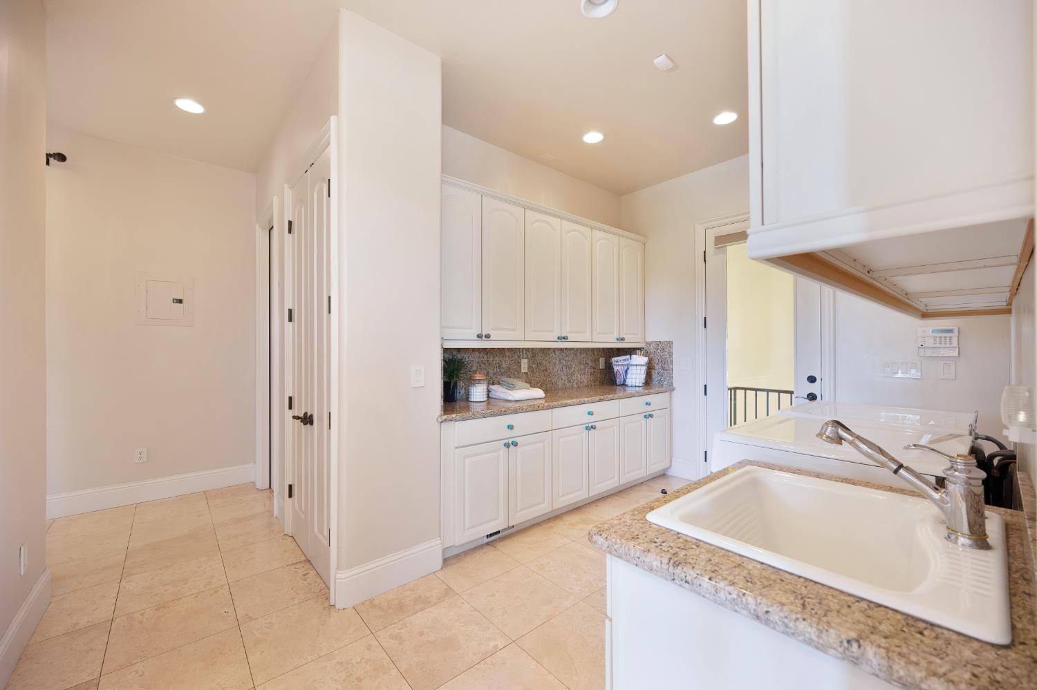 5037 Milton Ranch Road Shingle Springs, CA 95682 - Photo 76 of 99 a large bathroom with a tub a sink and a large mirror