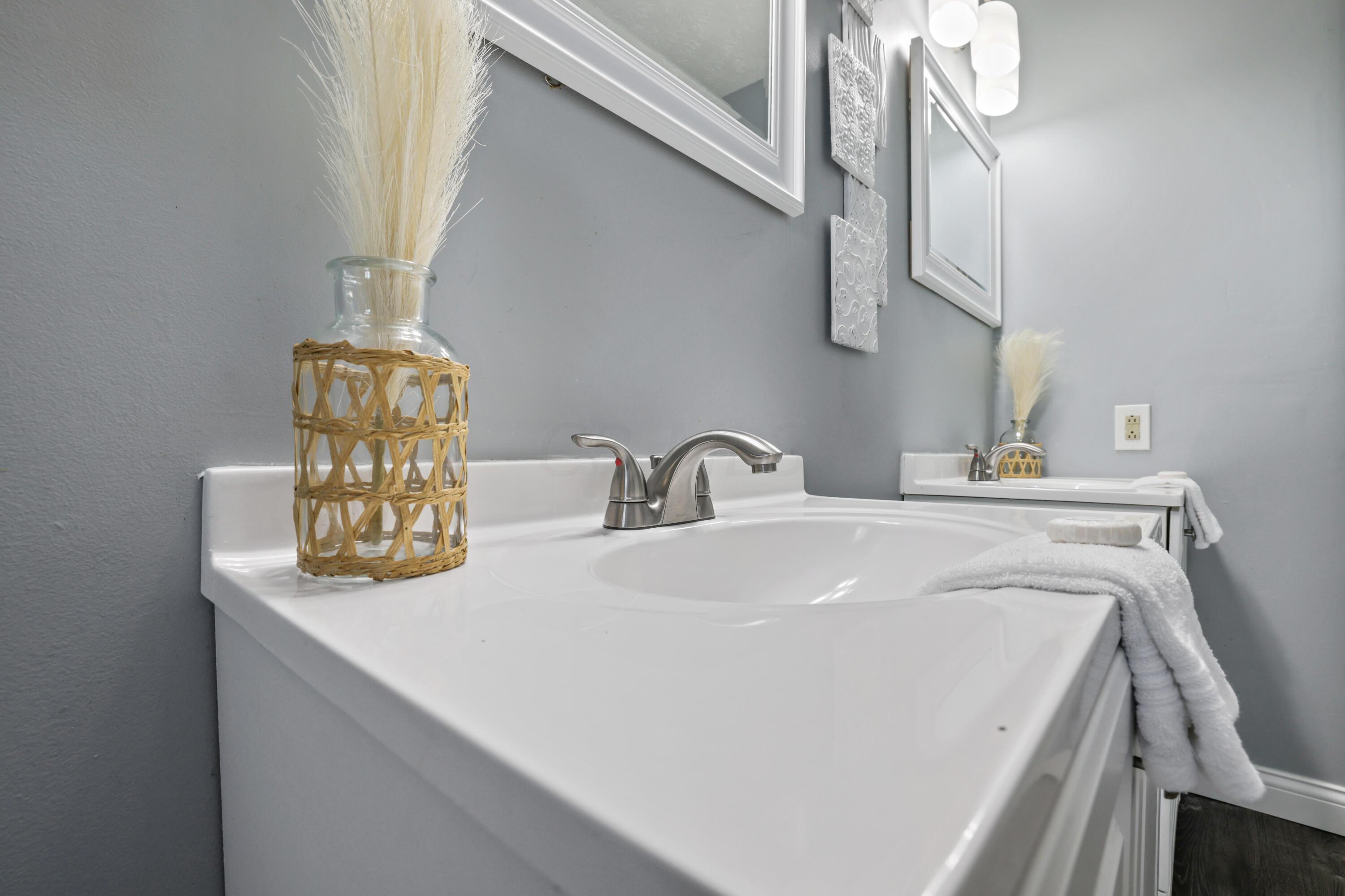 1725 Demorest Road Columbus, OH 43228 - Photo 47 of 75 Guest Bathroom