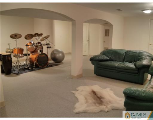 20 Eileen Way Edison, NJ 08837 - Photo 14 of 20 Gallery Image 14