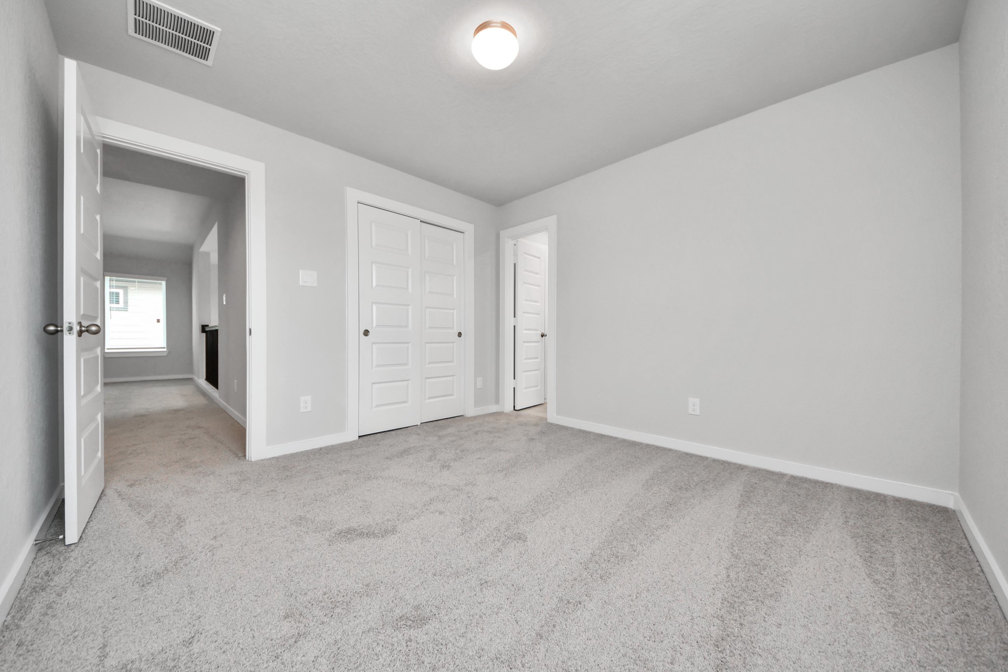 11122 Tulip Rdg Trail Houston, TX 77044 - Photo 27 of 34 an empty room with a bathroom