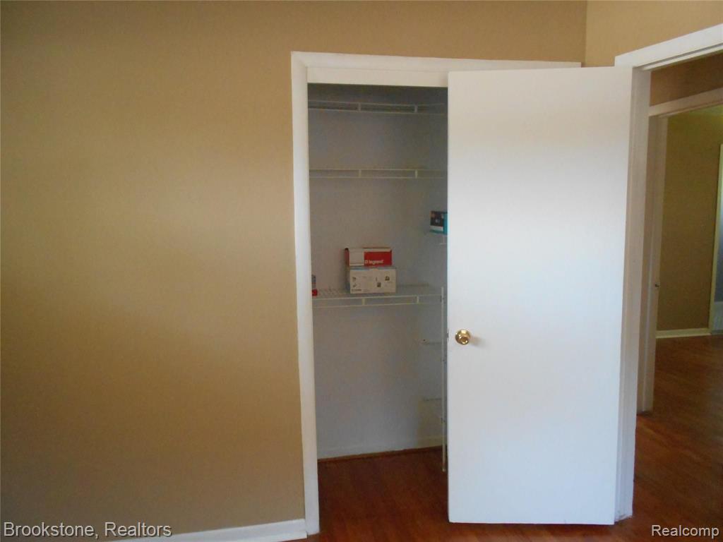 24570 Kelly Road Eastpointe, MI 48021 - Photo 10 of 38